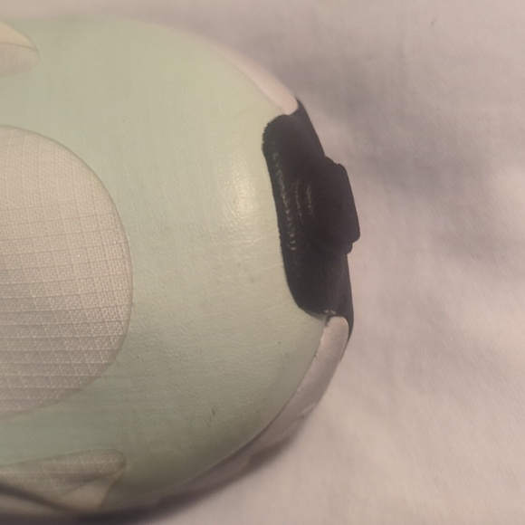 Barely worn Nike Airmax 270 react, size 8 - Picture 5 of 6